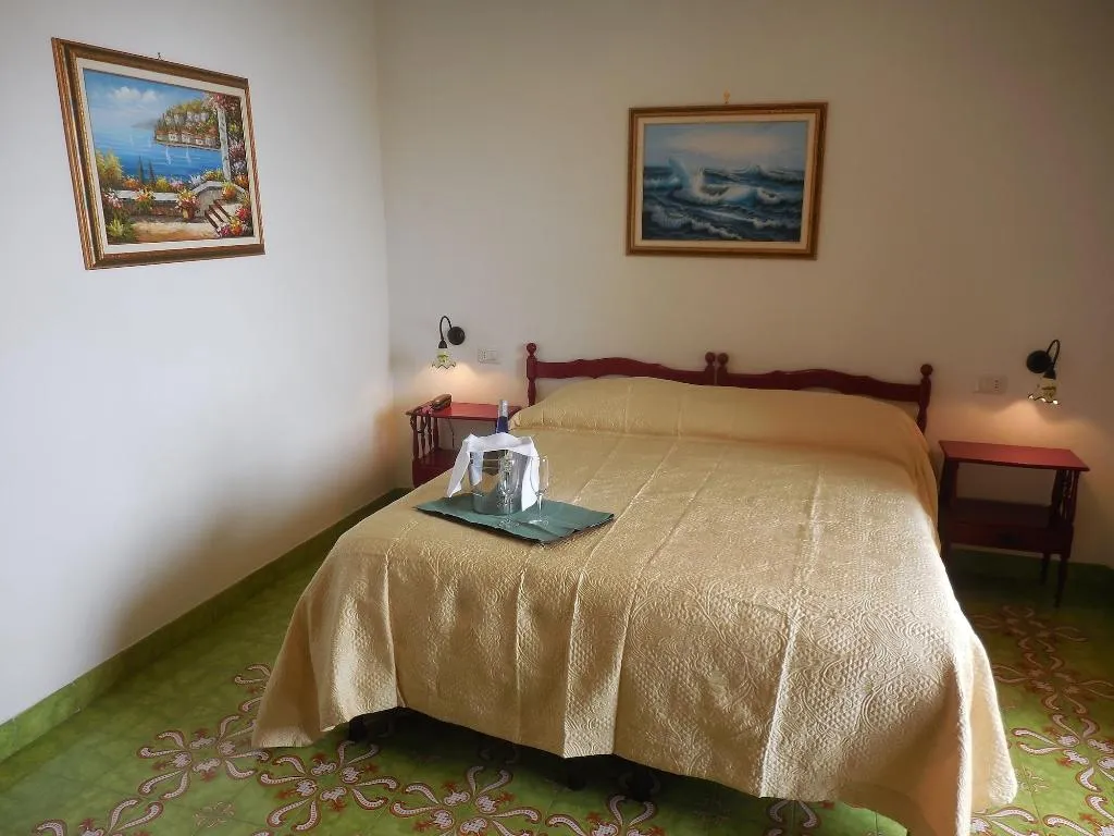Room, Open Gate, Naples