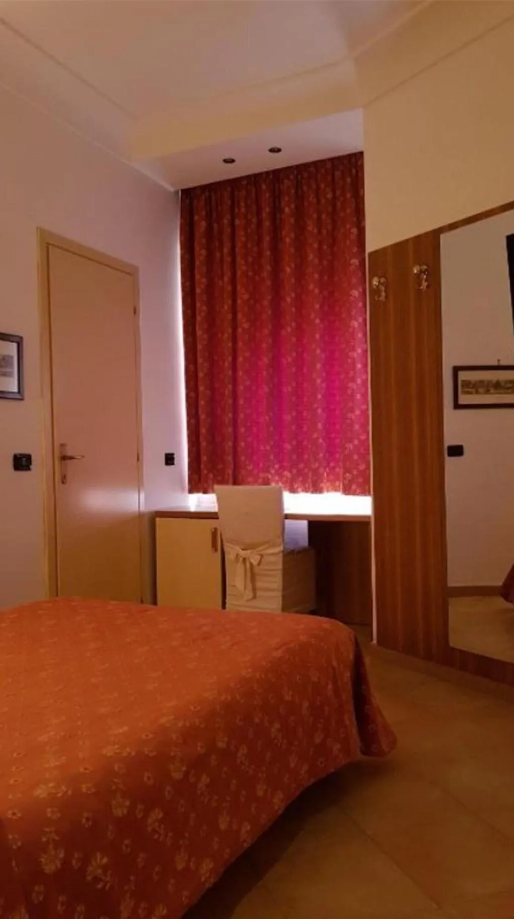 Room, Hotel Mediterraneo, Naples