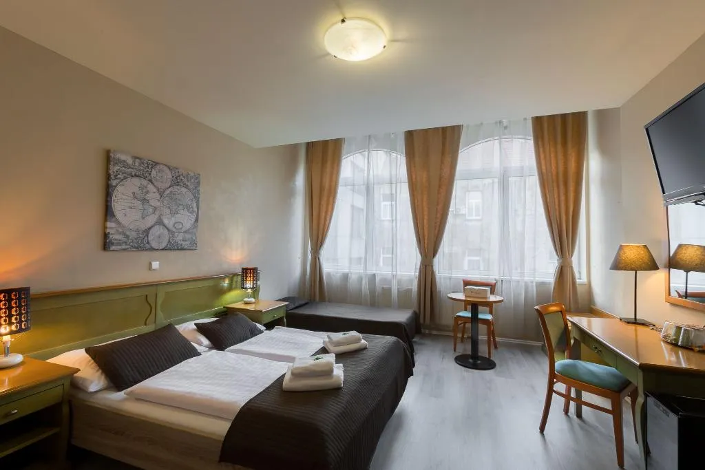 Room, Augustus et Otto, Prague