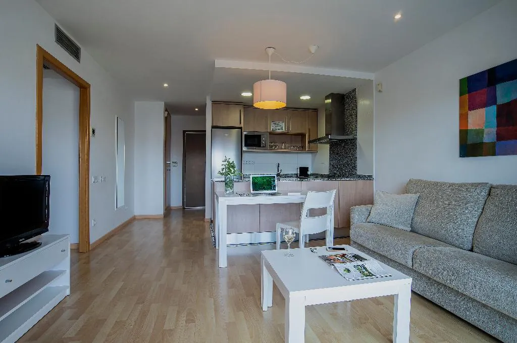 APARTMENT CAPACITY 5 TWO BEDROOMS Room, Pierre & Vacances Empuriabrava, Costa Brava