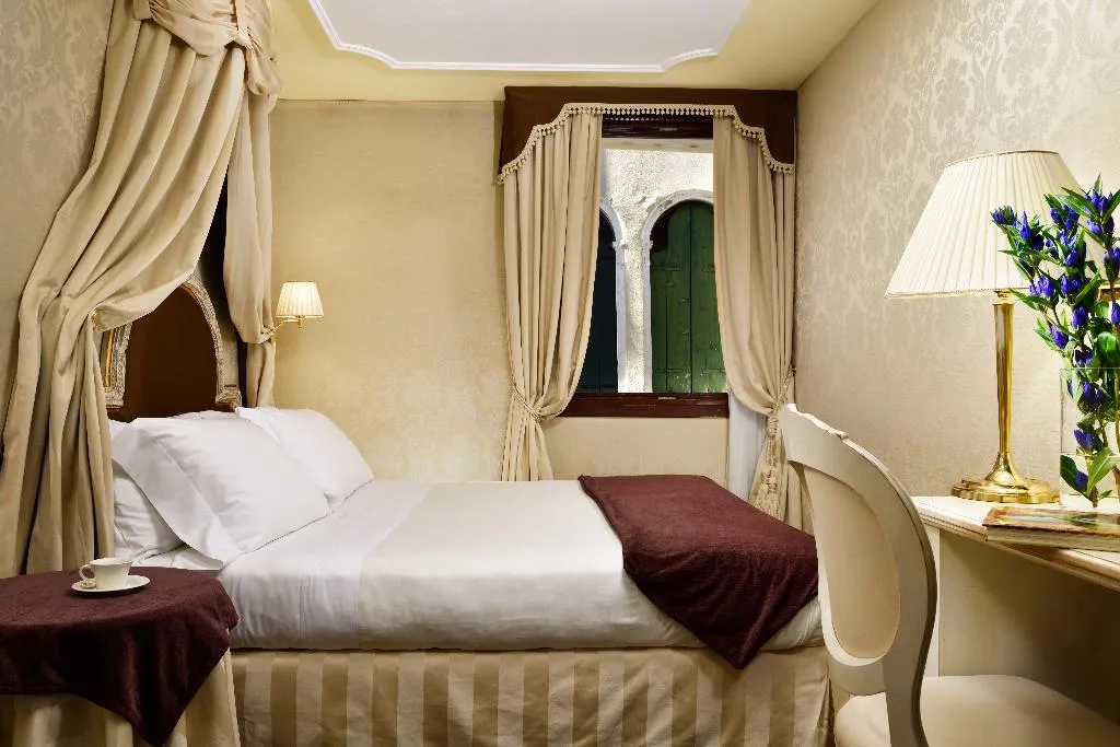 DOUBLE SINGLE USE SUPERIOR Room, Maison Venezia | UNA Esperienze, Venice