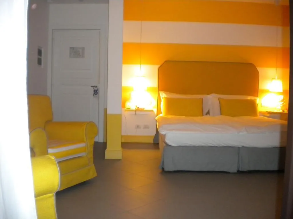 Room, Palazzo Jannuzzi Relais, Naples