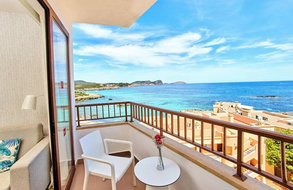 TWIN DELUXE SEA VIEW Room, Leonardo Royal & Suites hotel Ibiza Santa Eulalia, Ibiza