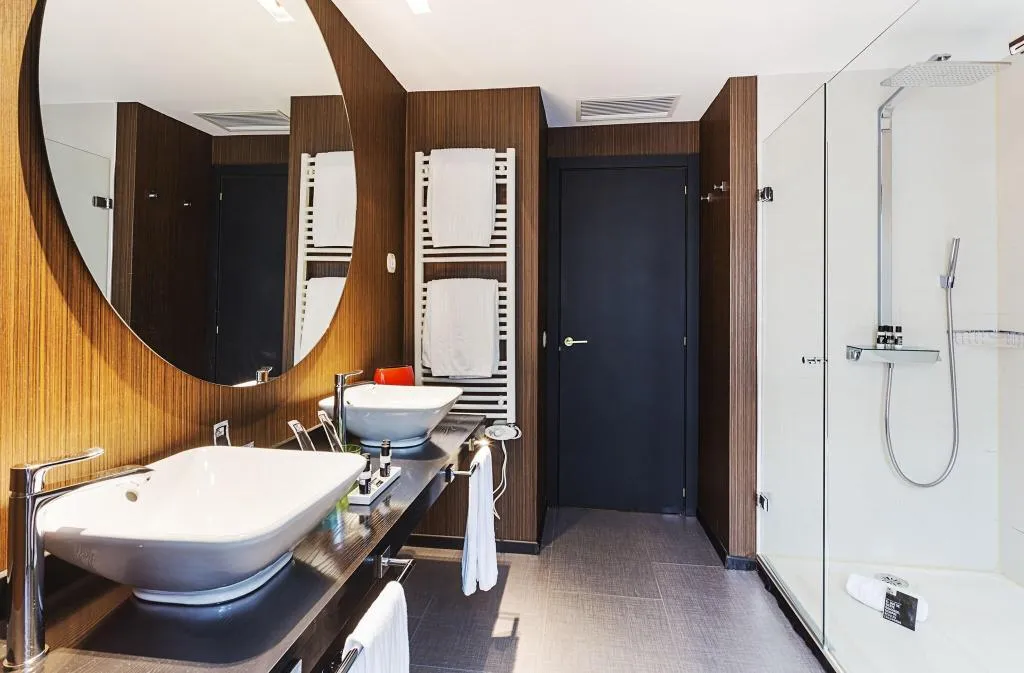 DOUBLE PREMIUM KING BED Room, One Shot Luchana 22, Madrid