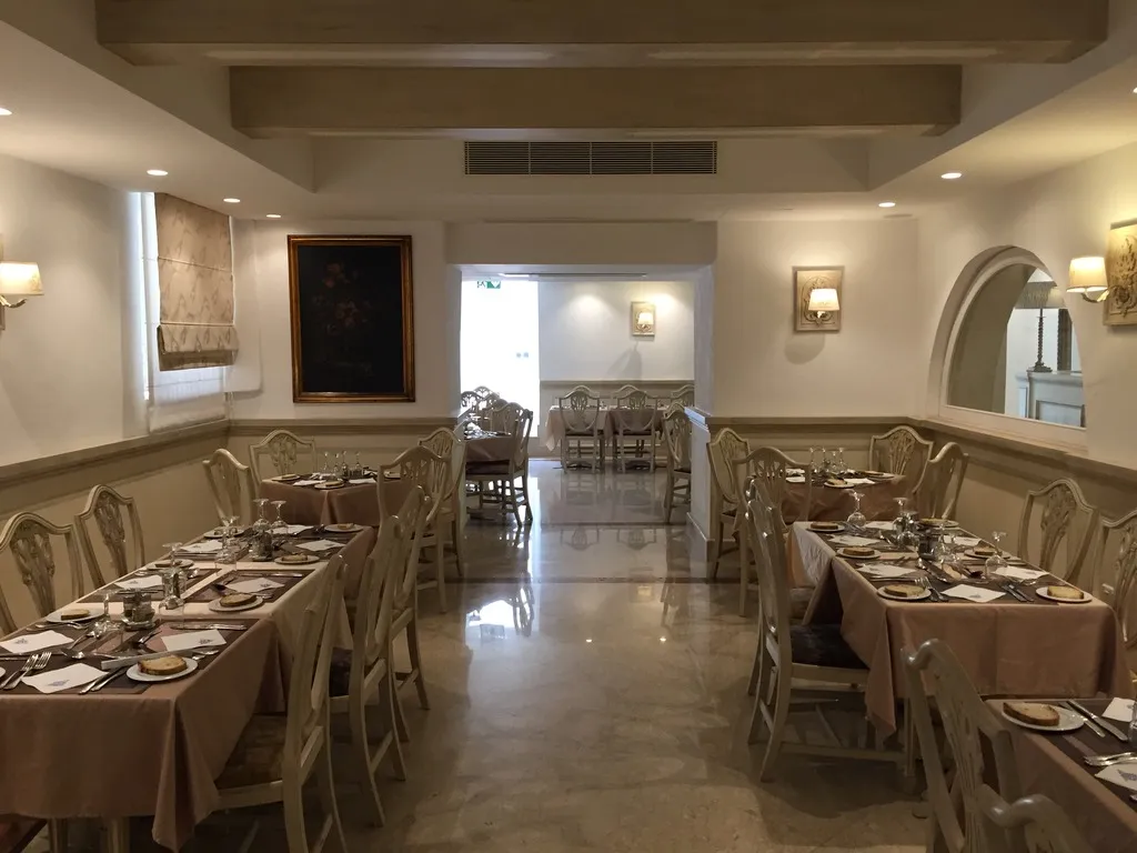 Restaurant, Osborne Hotel, Malta