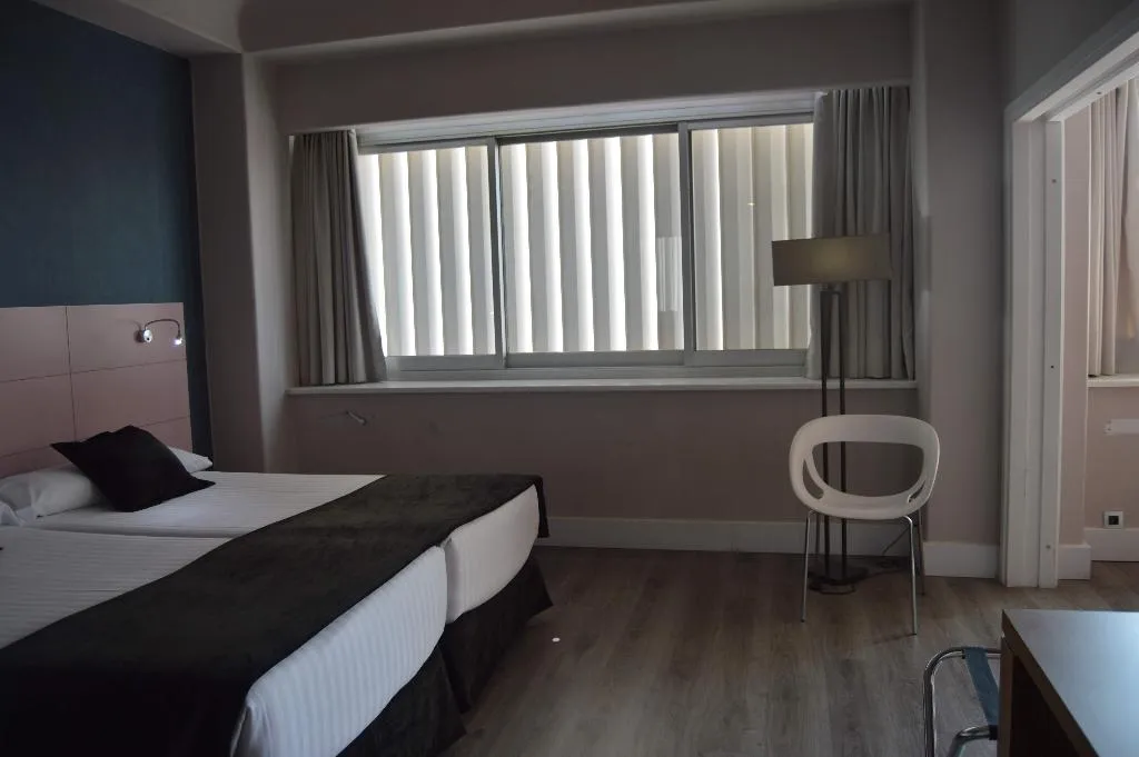 FAMILY ROOM STANDARD Room, Hotel Chamartin the One, Madrid