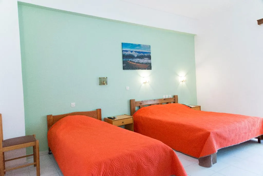 Room, Athina, Kalamata