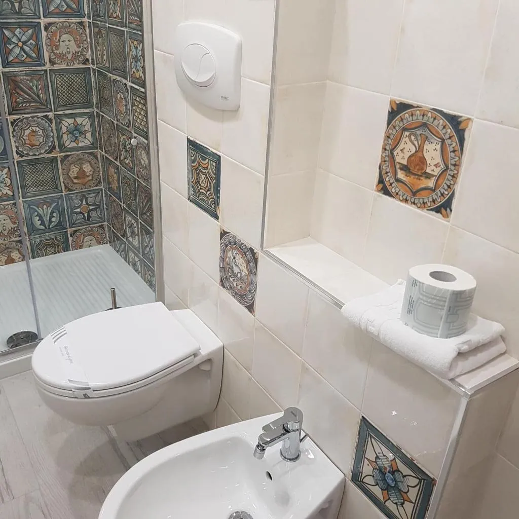 Room, Grand Hotel Del Lago, Palermo
