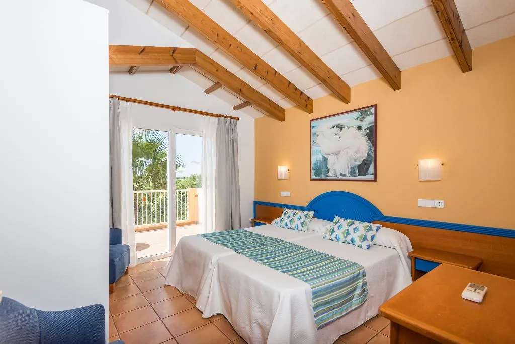 VILLA THREE BEDROOMS WITH AIR CONDITIONING Room, Amarillas, Menorca
