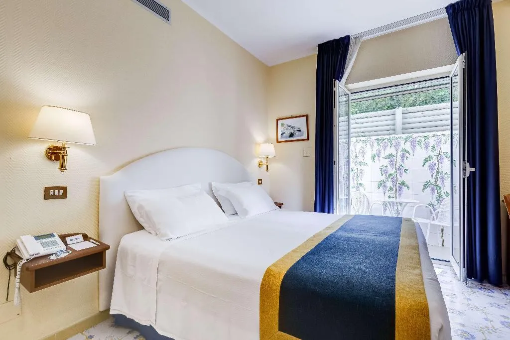 DOUBLE QUEEN SIZE BED Room, Best Western Hotel La Solara, Naples