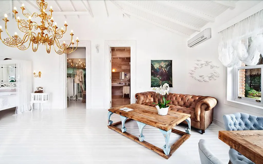 Room, Sabrina's Haus, Dalaman