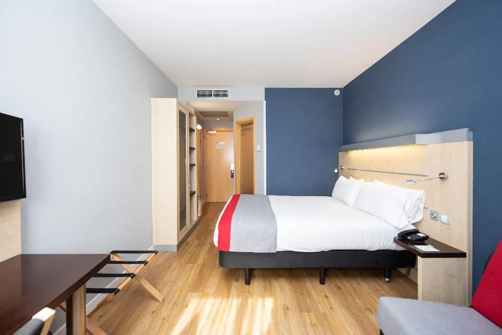 DOUBLE QUEEN BED NON SMOKING Room, Holiday Inn Express Barcelona - Sant Cugat, Barcelona