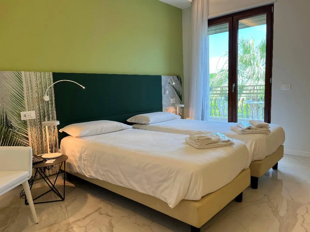 Double or Twin WITH VIEWS Room, Hotel Alpha, Naples