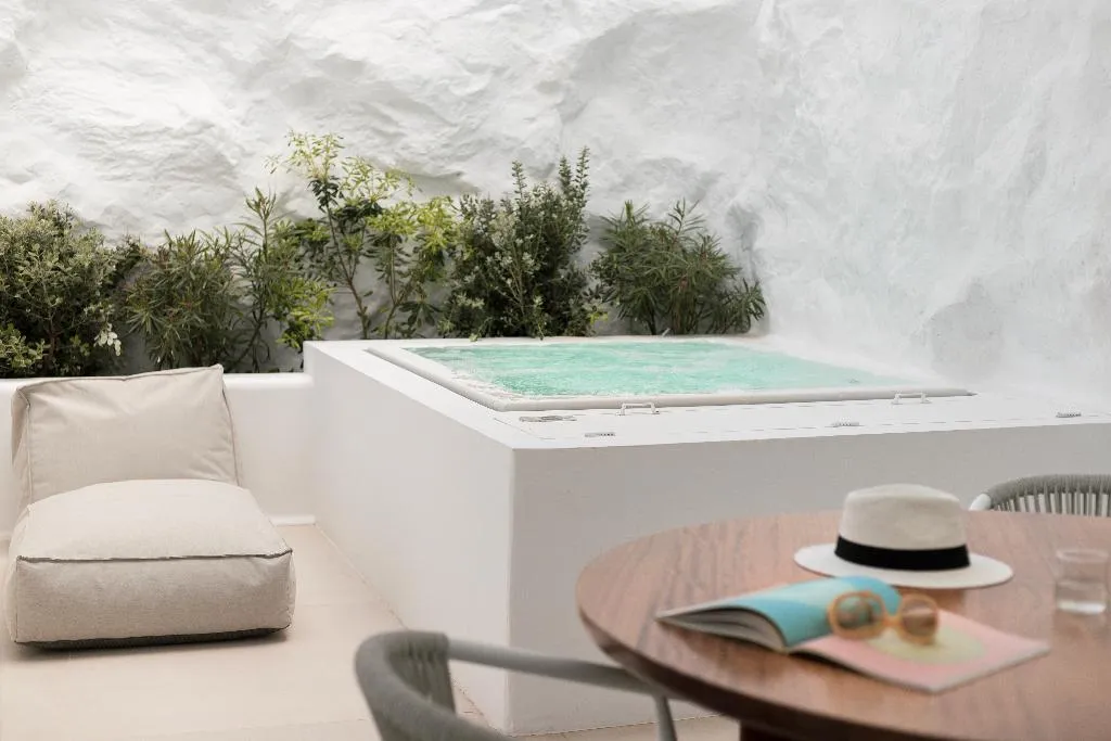 JUNIOR SUITE WITH JACUZZI Room, Lovia Mykonos, Mykonos