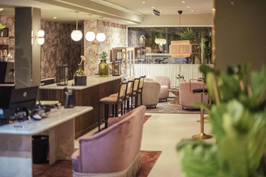 Lobby, Feliz, Majorca