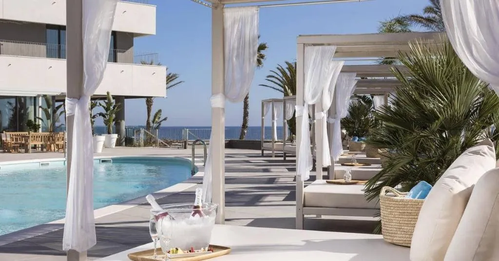Pool, ME Sitges Terramar, Costa Brava