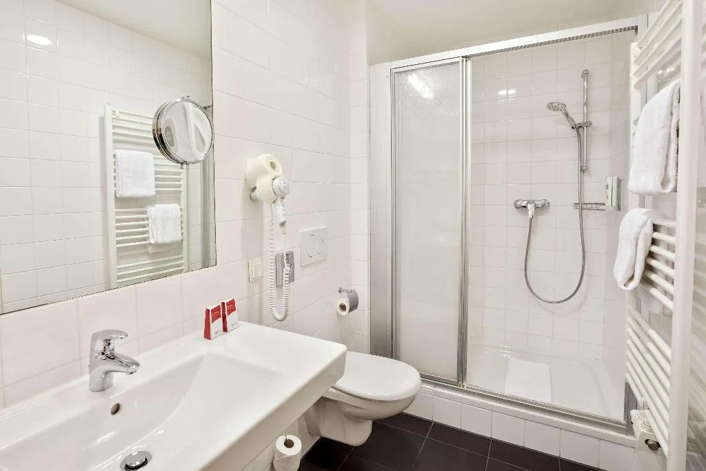 Double or Twin CLASSIC Room, Four Points Flex by Sheraton Vienna Hauptbahnhof, Vienna
