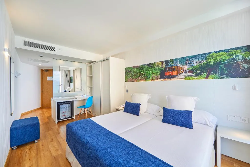 DOUBLE PARTIAL SEA VIEW Room, Negresco, Majorca