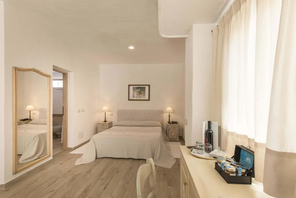 JUNIOR SUITE WITH PRIVATE POOL Room, Grand Relais dei Nuraghi, Olbia