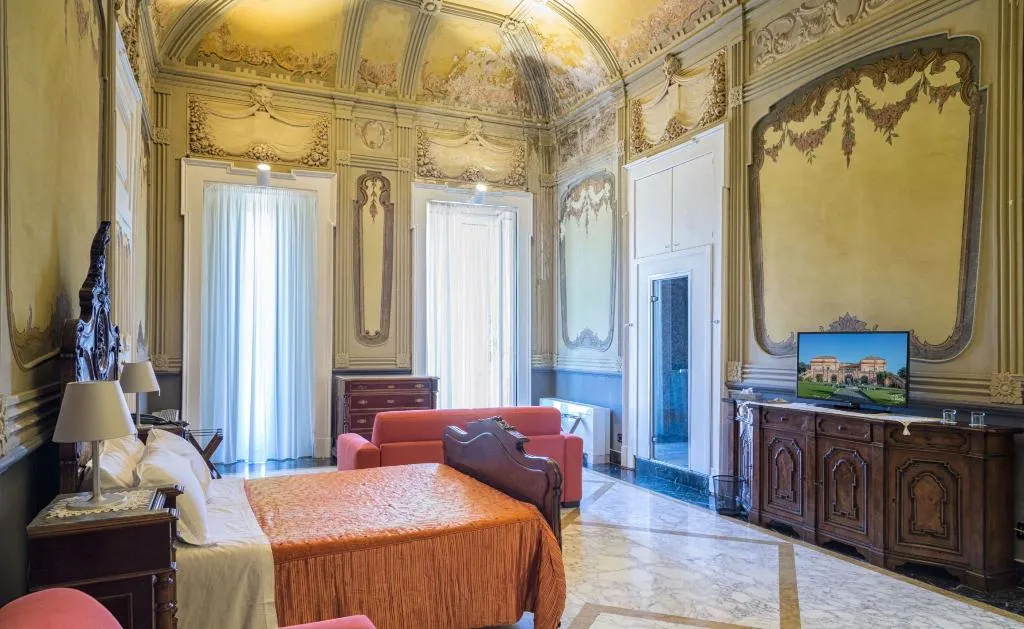 SUITE CAPACITY 4 Room, Villa Signorini Hotel, Naples