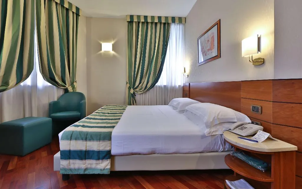 QUADRUPLE THREE BEDS Room, Hotel Mirage Sure Hotel Collection by Best Western, Milan