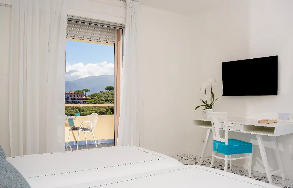 DOUBLE SEA VIEW WITH BALCONY Room, Grand Hotel Vesuvio, Naples