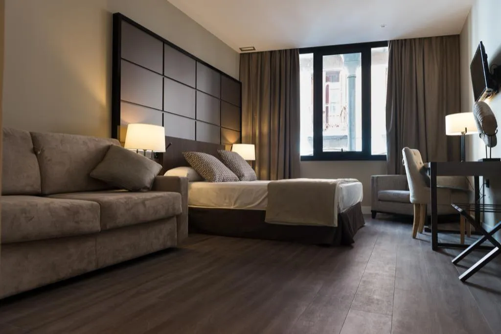 TRIPLE SUPERIOR Room, Palacio de Valderrabanos, Madrid