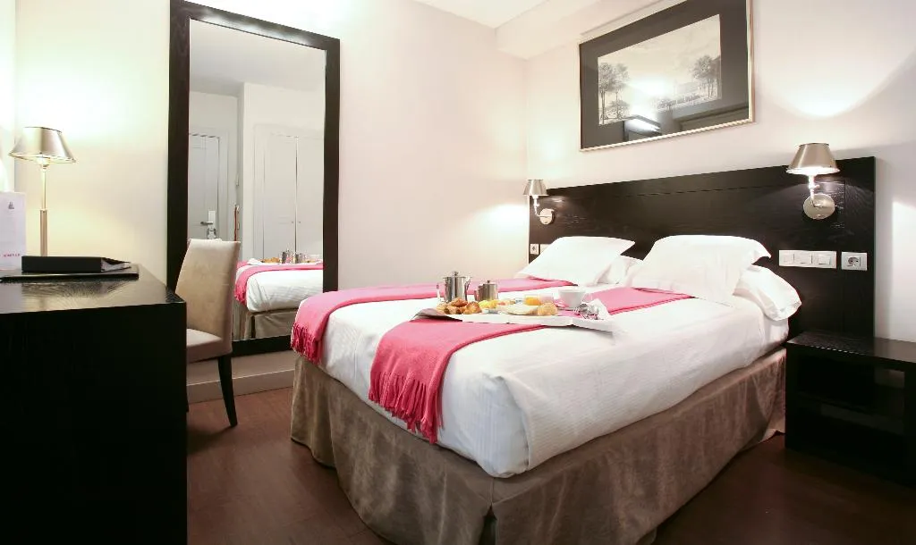 SINGLE SUPERIOR Room, Hotel Meninas, Madrid
