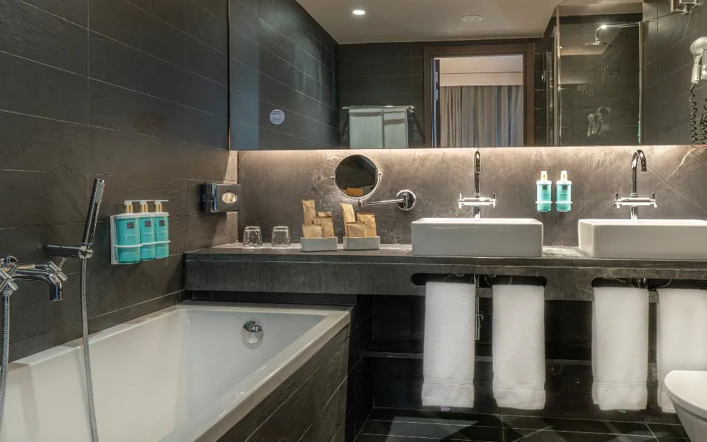 SUITE SUPERIOR QUEEN BED Room, Novotel Barcelona City, Barcelona