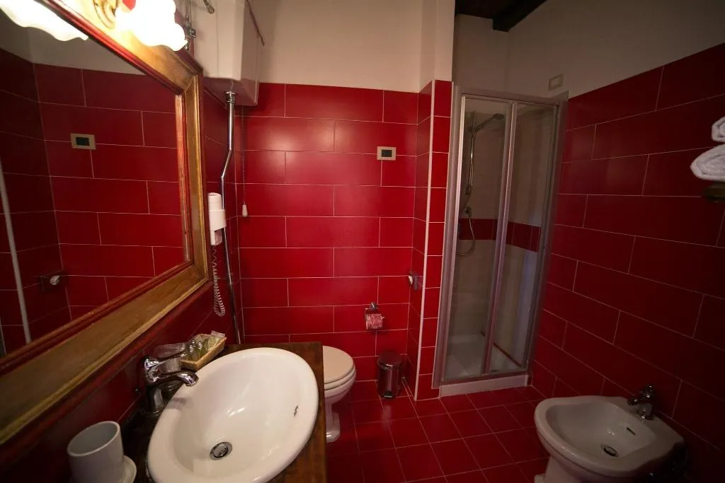 DOUBLE CLASSIC QUEEN BED Room, Charme Henry S House, Catania