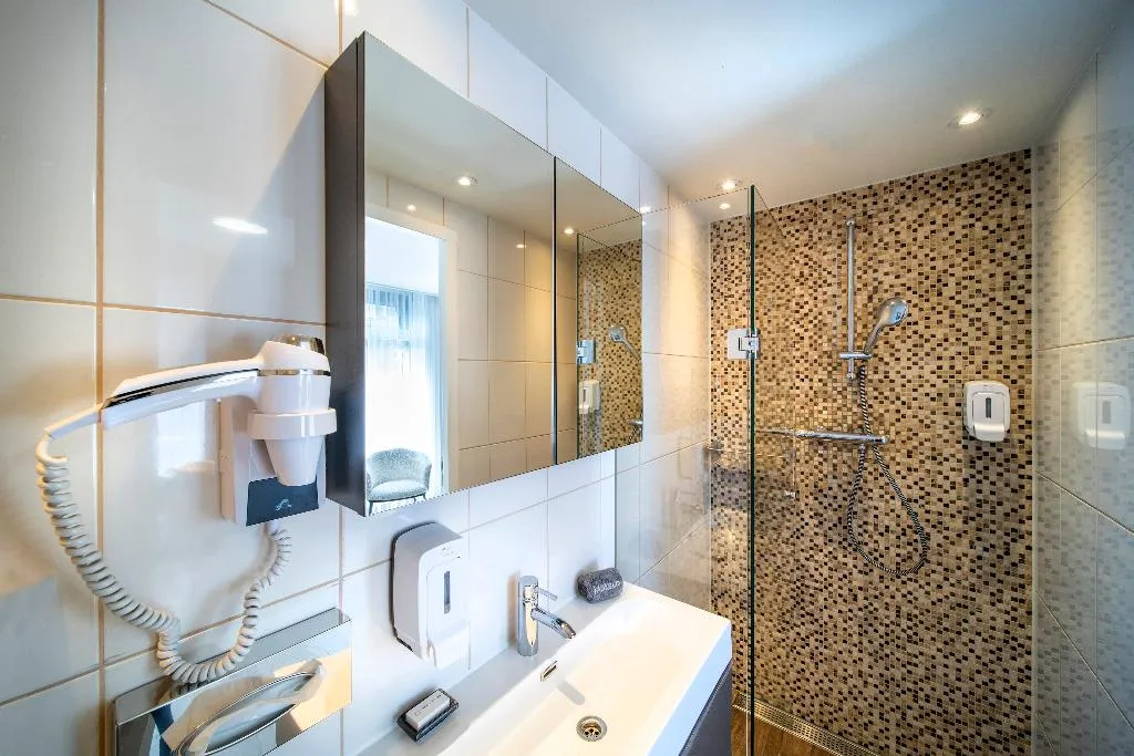 TRIPLE STANDARD Room, Hotel Jupiter, Amsterdam