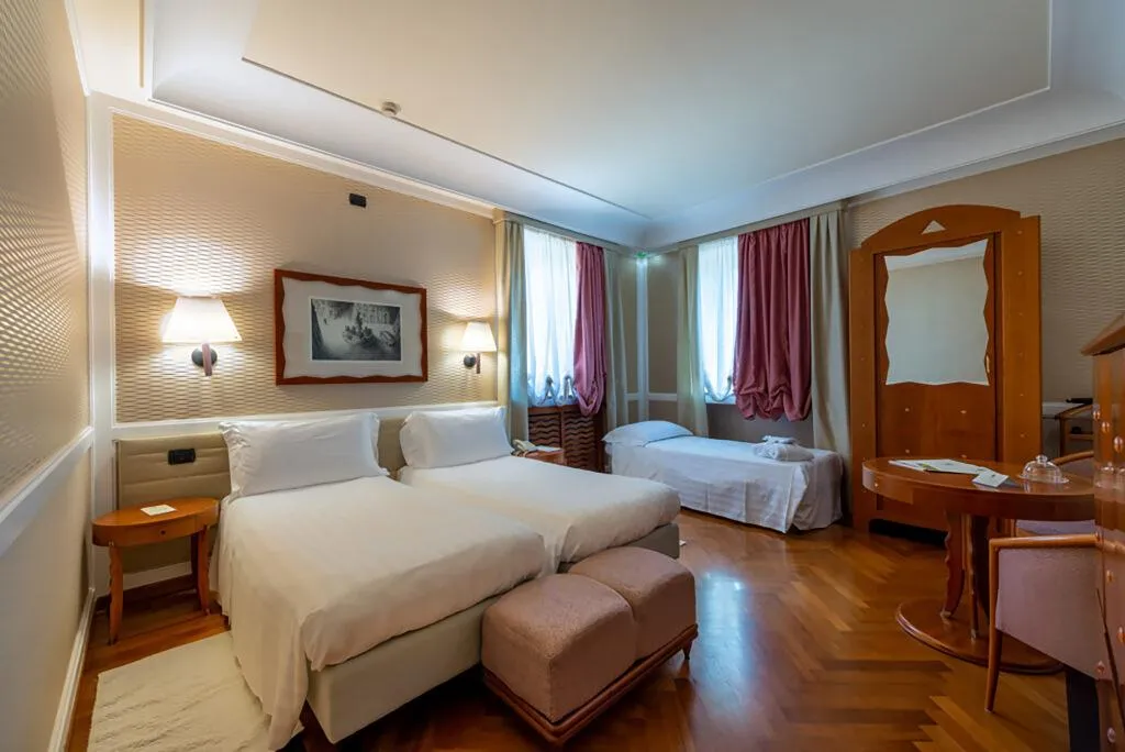 TRIPLE DELUXE SEA VIEW Room, Grand Hotel Ortigia, Catania