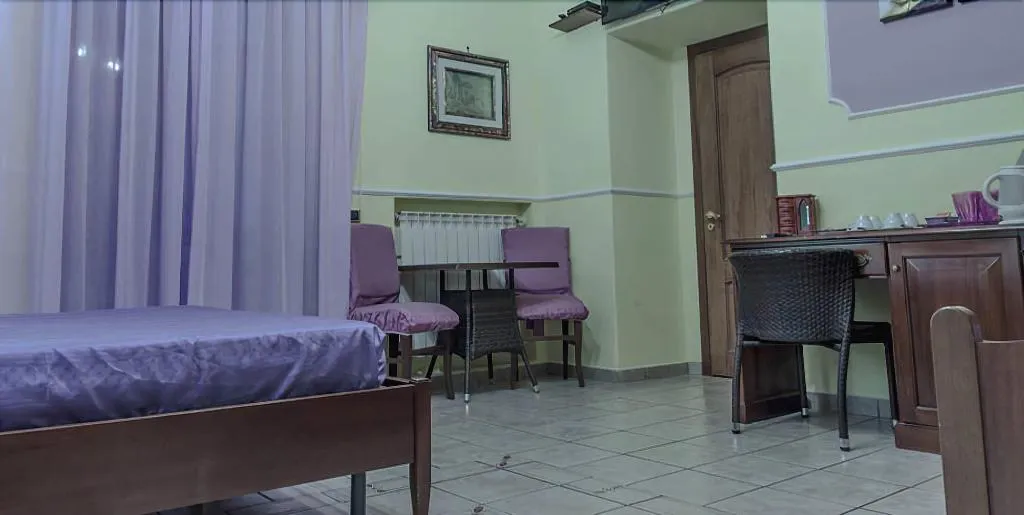 Room, Del Corso, Naples
