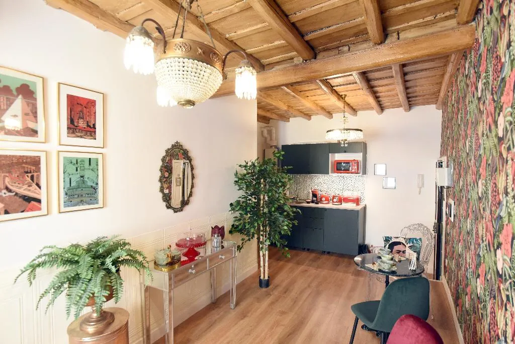 DOUBLE DELUXE ONE BED Room, Guest House Ventisei Scalini A Trastevere, Rome