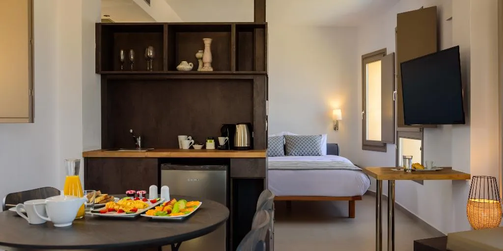 SUITE WITH JACUZZI Room, Kalestesia Suites, Santorini