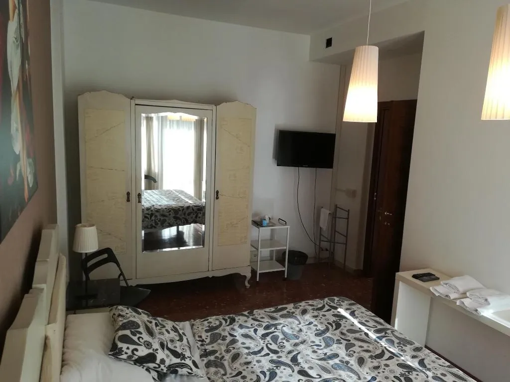Room, Appia Avenue 639, Naples