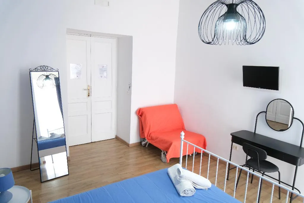 TRIPLE CLASSIC DELUXE Room, B&B Tarumbò, Naples