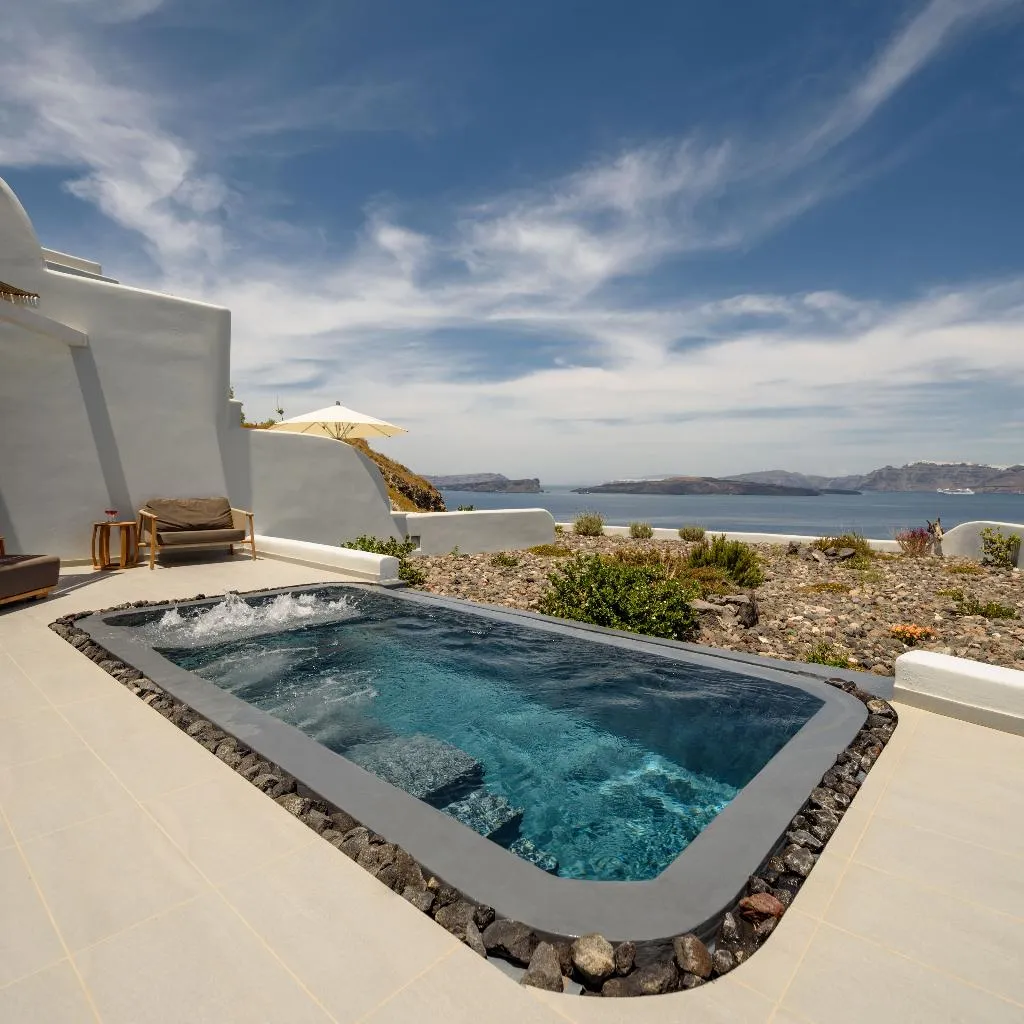 SUITE DELUXE WITH PRIVATE POOL Room, Neptune Luxury Spa Suites, Santorini