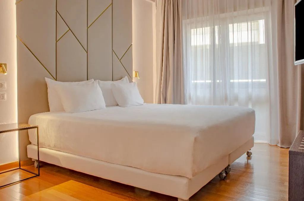 FAMILY ROOM WITH TERRACE Room, NH Collection Roma Giustiniano, Rome