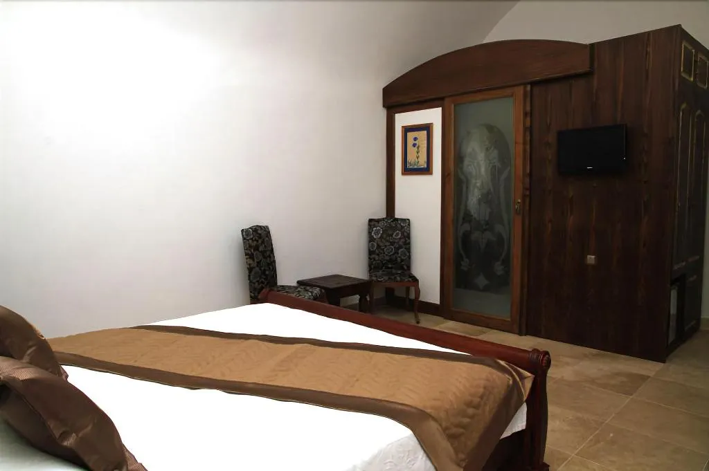 Room, Cesme Kanuni Kervansaray, Izmir
