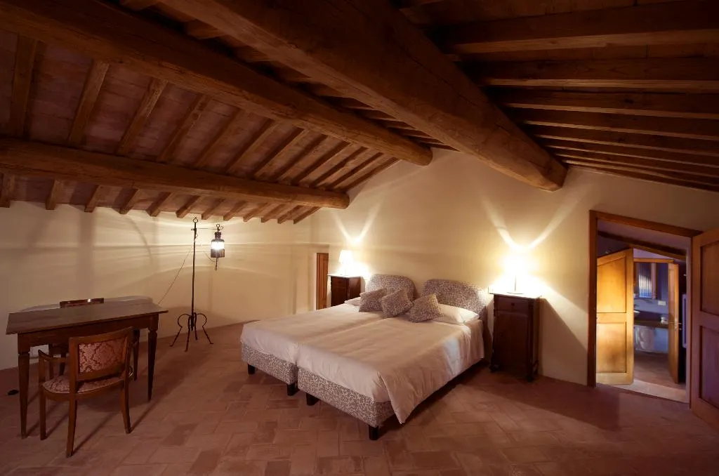 APARTMENT THREE BEDROOMS TWO BATHROOMS Room, Il Paluffo, Florence