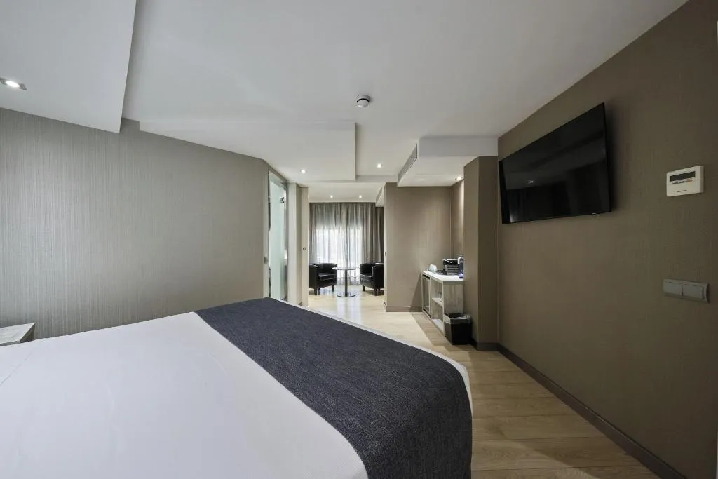 JUNIOR SUITE KING SIZE BED Room, Catalonia Sagrada Familia, Barcelona