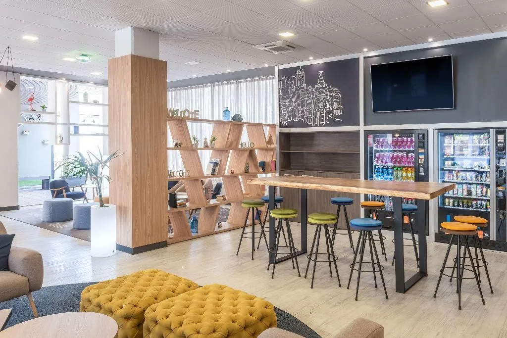Lobby, Madrid Airport Suites Affiliated By Melia, Madrid