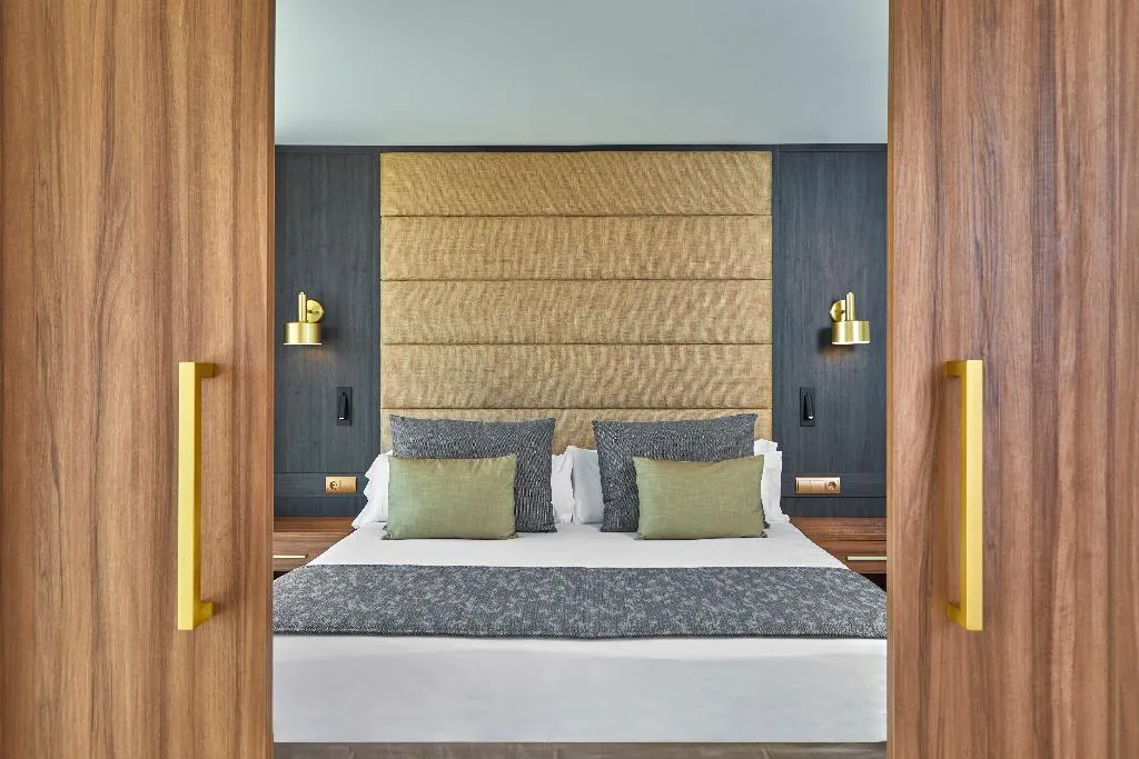 SUITE CAPACITY 4 Room, Zafiro Palace Andratx, Majorca