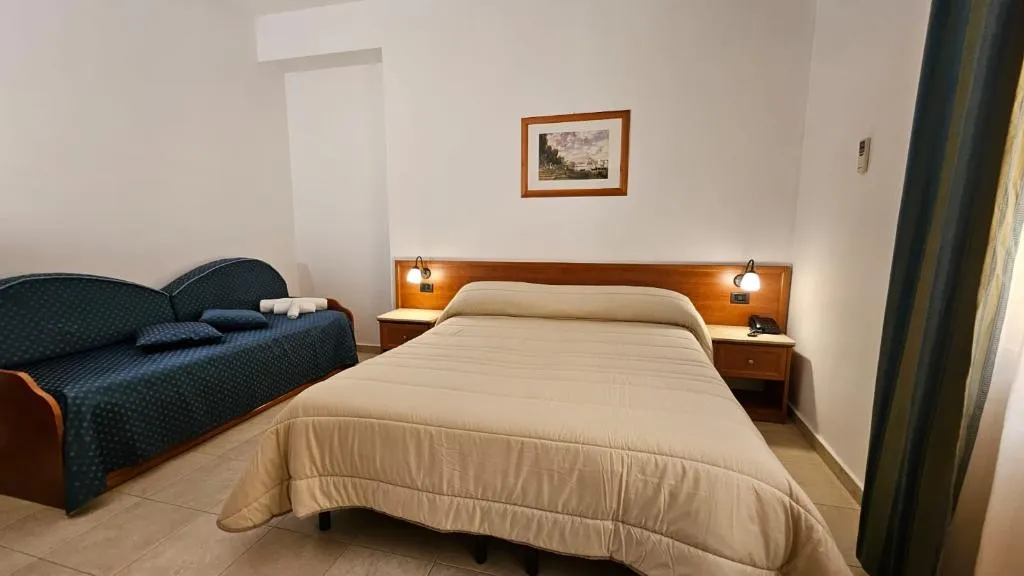 TRIPLE SUPERIOR WITH AIR CONDITIONING Room, GH Hotel & Restaurant, Palermo