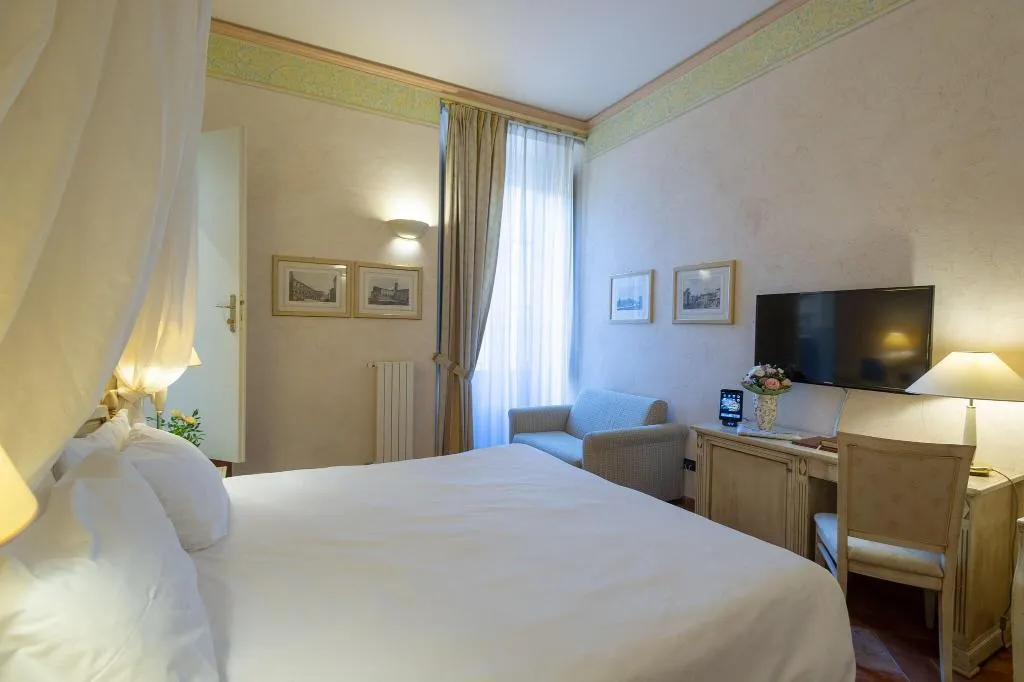 DOUBLE SUPERIOR QUEEN BED Room, Davanzati, Florence