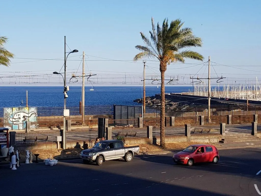 Beach, Sul Molo, Catania