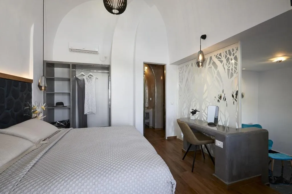 Room, Oia Suites, Santorini