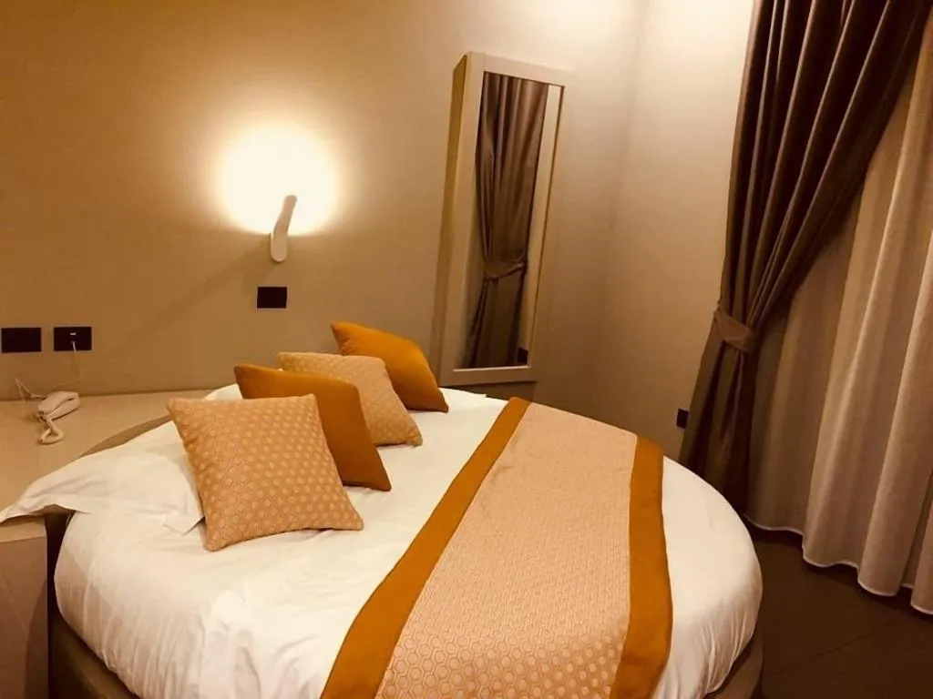 Room, Hotel Miramare, Naples