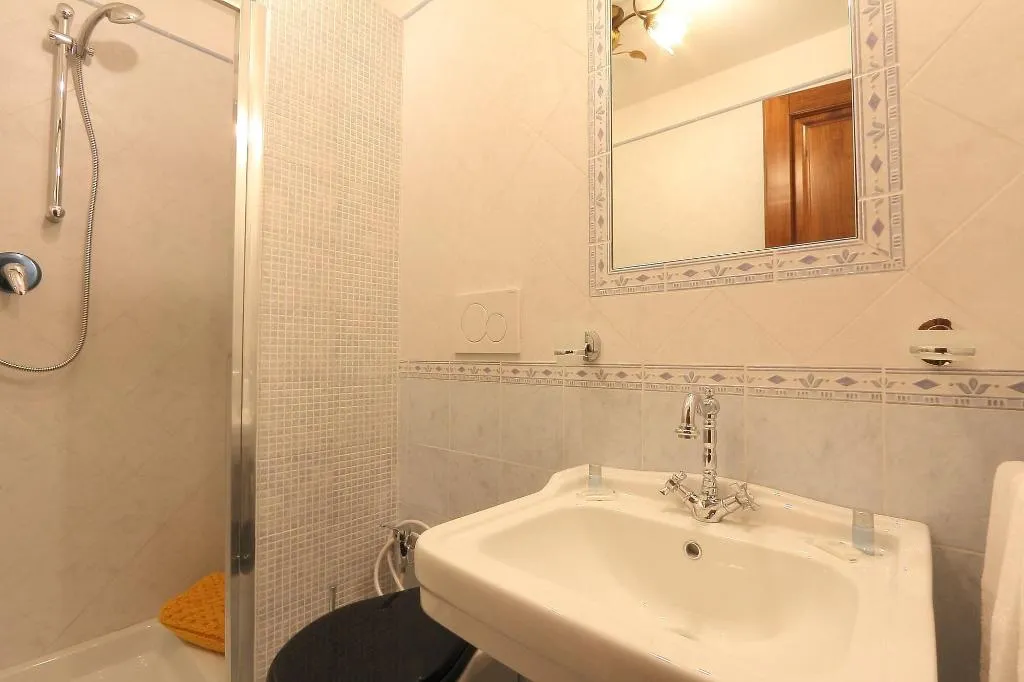 Room, Katti House, Florence